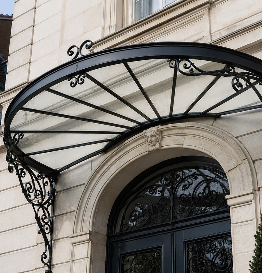 Midi Miroiterie fabricant de verre bombé sur mesure, pour des projets de rénovation que pour des créations contemporaines.