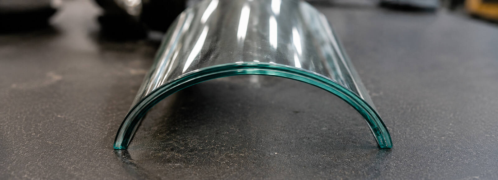 Midi Miroiterie fabricant de verre bombé sur mesure allie l’esthétique et la technicité 